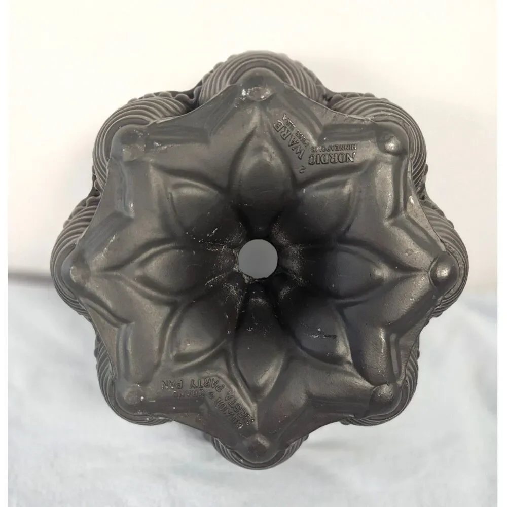 Vintage Nordic Ware Bundt Brand Fiesta Party Pan Cast Aluminum Black USA 9.5
